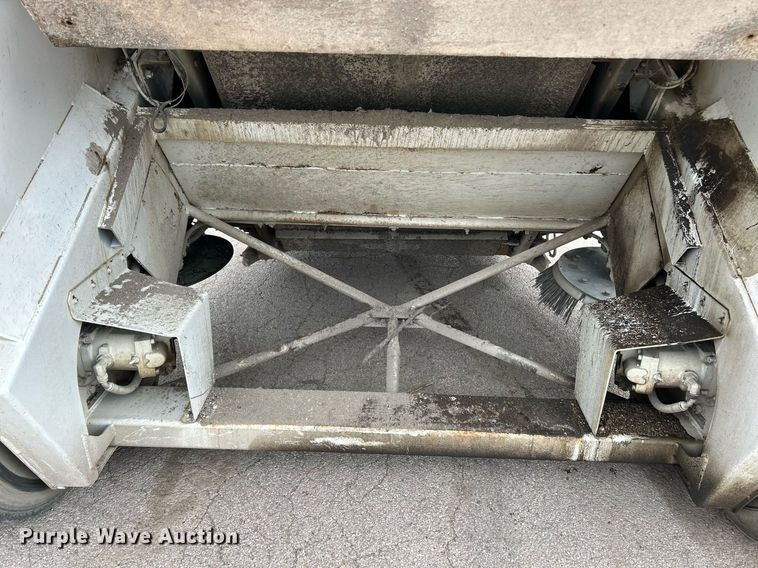 image for item EK2826 2001 Elgin Pelican Series P street sweeper