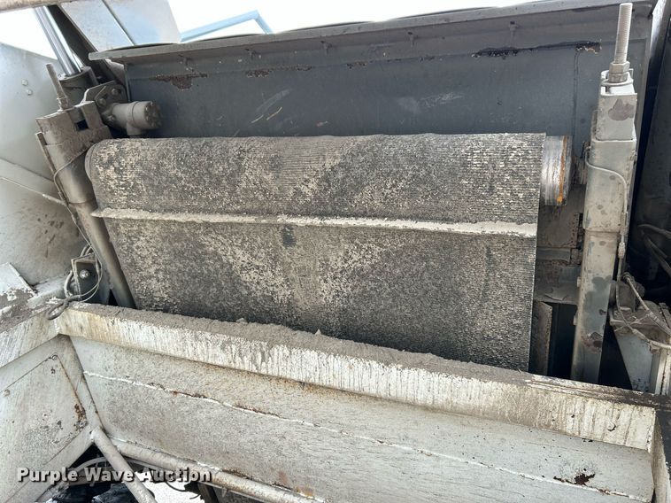 image for item EK2826 2001 Elgin Pelican Series P street sweeper