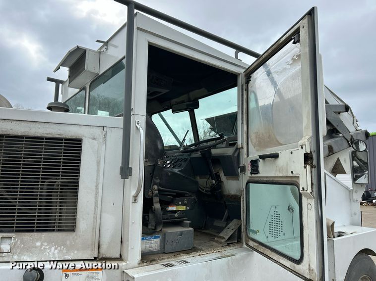 image for item EK2826 2001 Elgin Pelican Series P street sweeper