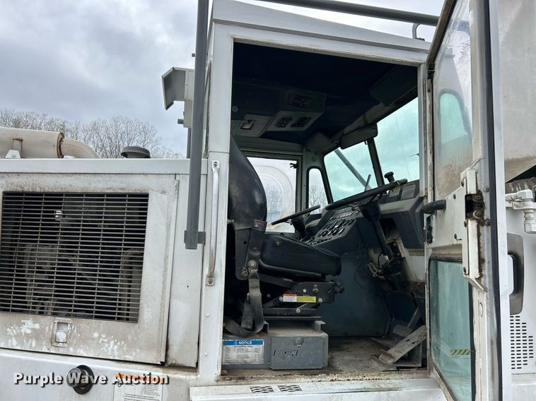 image for item EK2826 2001 Elgin Pelican Series P street sweeper