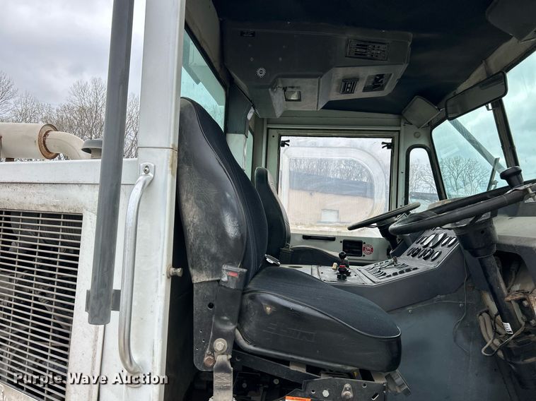 image for item EK2826 2001 Elgin Pelican Series P street sweeper