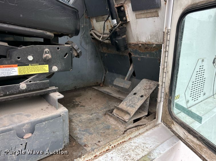 image for item EK2826 2001 Elgin Pelican Series P street sweeper