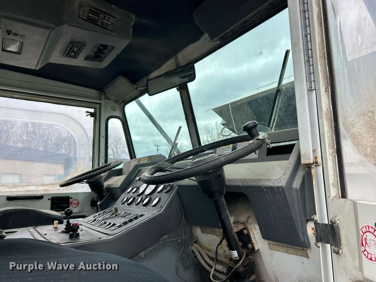 image for item EK2826 2001 Elgin Pelican Series P street sweeper