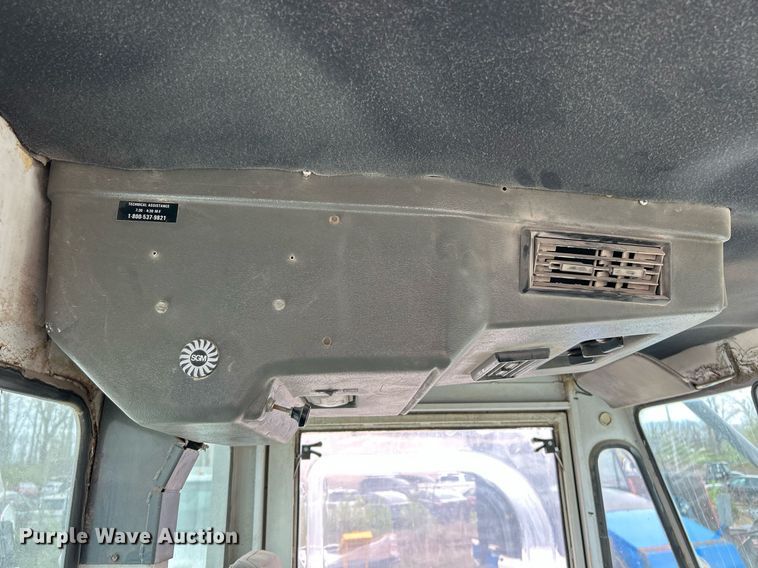 image for item EK2826 2001 Elgin Pelican Series P street sweeper