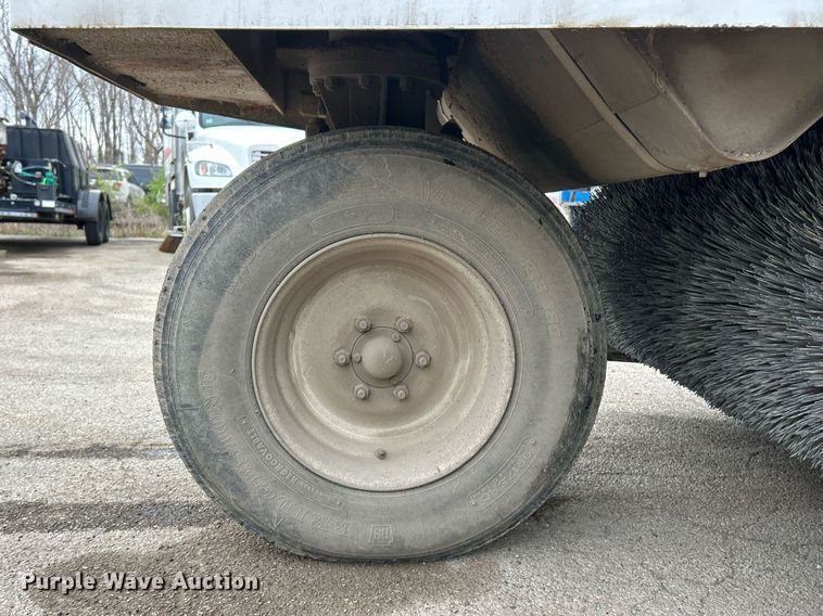 image for item EK2826 2001 Elgin Pelican Series P street sweeper