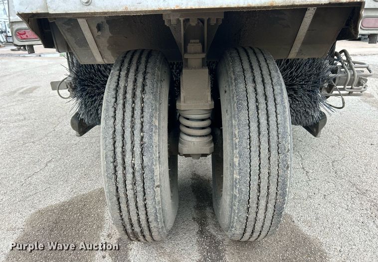 image for item EK2826 2001 Elgin Pelican Series P street sweeper