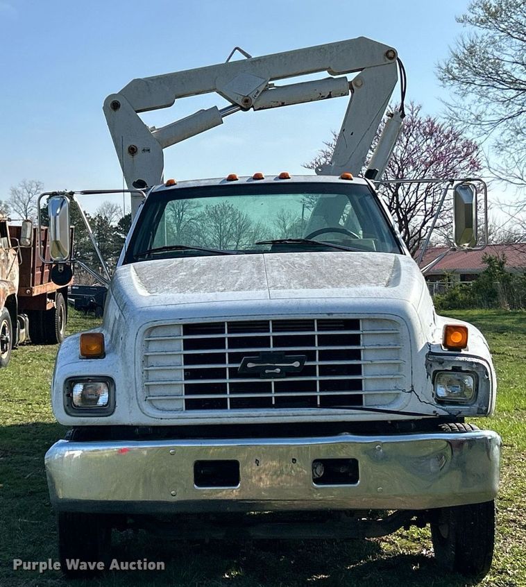 image for item EK2828 1999 Chevrolet C5500 flatbed truck