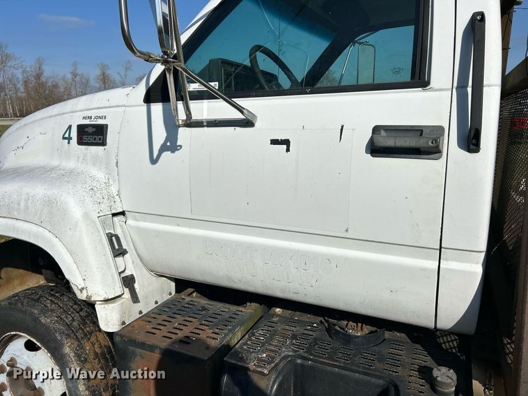 image for item EK2828 1999 Chevrolet C5500 flatbed truck