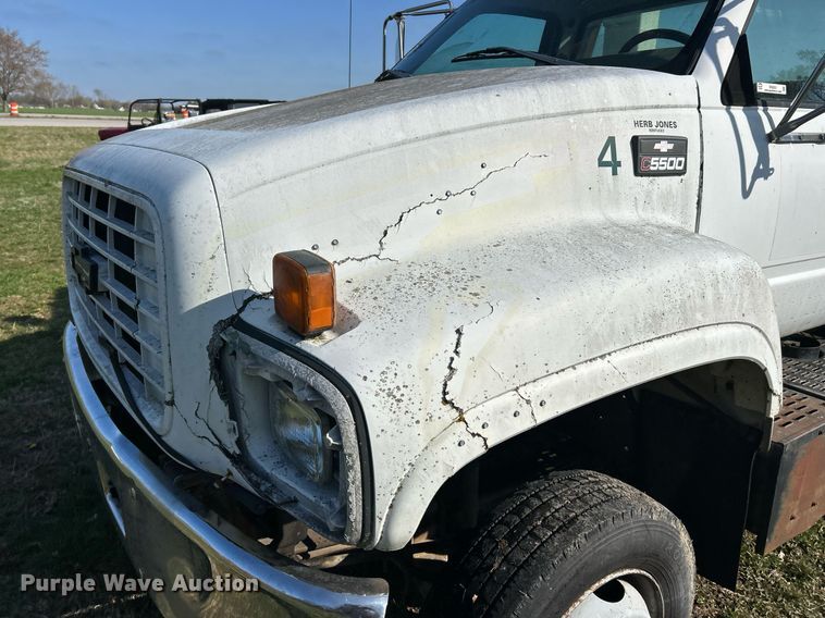 image for item EK2828 1999 Chevrolet C5500 flatbed truck