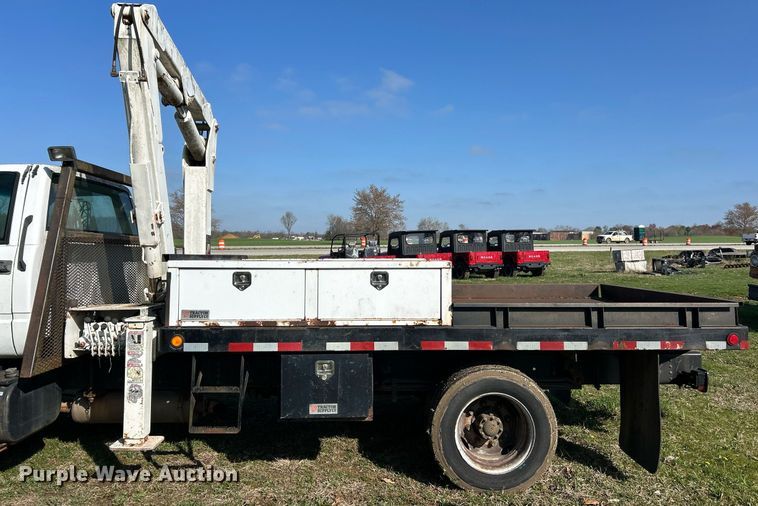 image for item EK2828 1999 Chevrolet C5500 flatbed truck