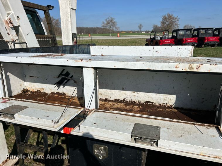 image for item EK2828 1999 Chevrolet C5500 flatbed truck