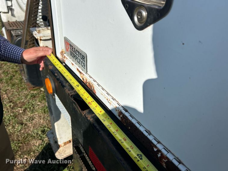 image for item EK2828 1999 Chevrolet C5500 flatbed truck