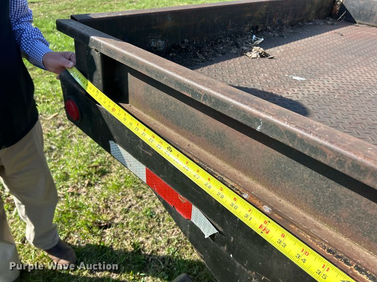 image for item EK2828 1999 Chevrolet C5500 flatbed truck