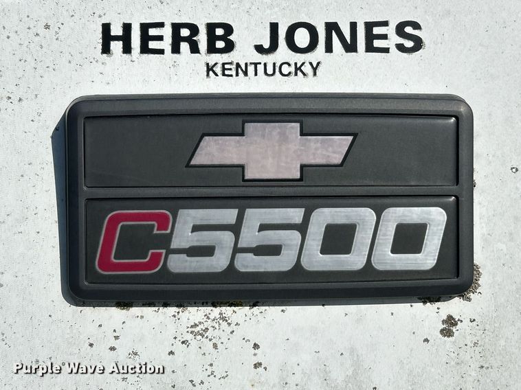 image for item EK2828 1999 Chevrolet C5500 flatbed truck