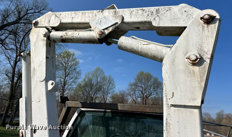 image for item EK2828 1999 Chevrolet C5500 flatbed truck