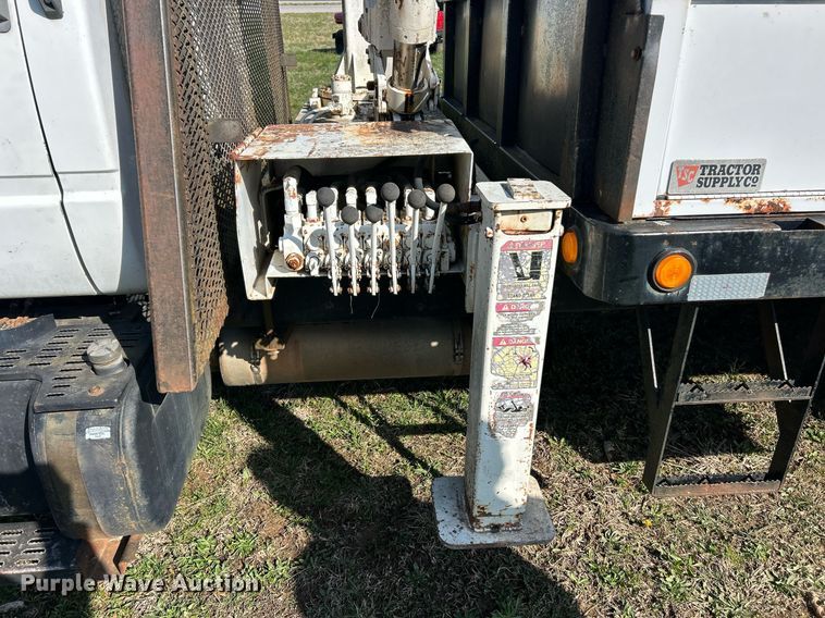 image for item EK2828 1999 Chevrolet C5500 flatbed truck