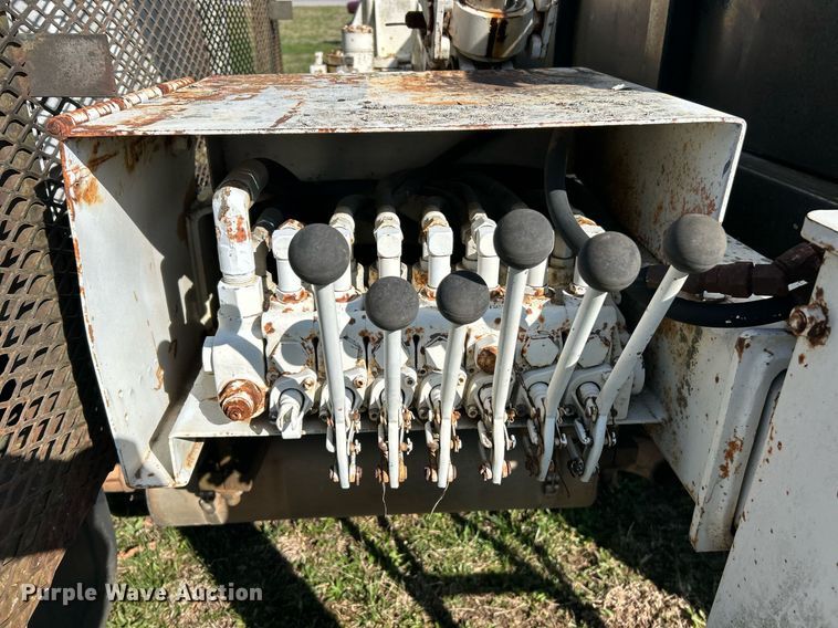 image for item EK2828 1999 Chevrolet C5500 flatbed truck