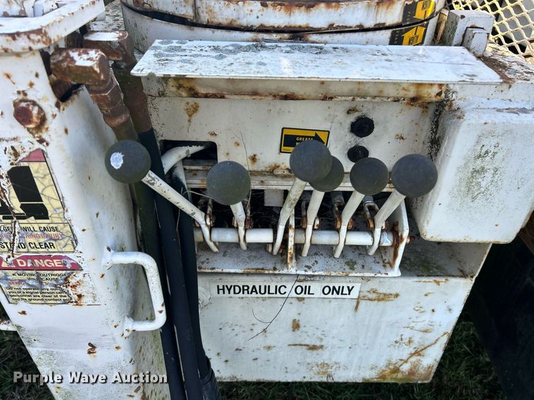 image for item EK2828 1999 Chevrolet C5500 flatbed truck