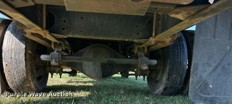 image for item EK2828 1999 Chevrolet C5500 flatbed truck