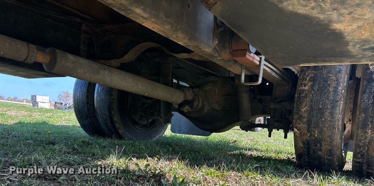 image for item EK2828 1999 Chevrolet C5500 flatbed truck