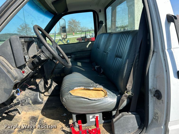 image for item EK2828 1999 Chevrolet C5500 flatbed truck