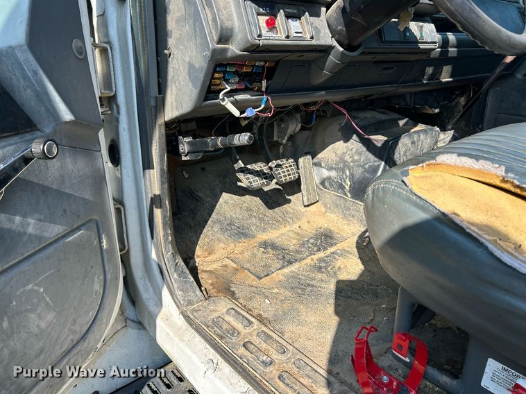 image for item EK2828 1999 Chevrolet C5500 flatbed truck