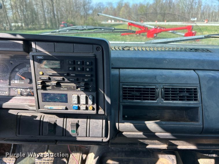 image for item EK2828 1999 Chevrolet C5500 flatbed truck