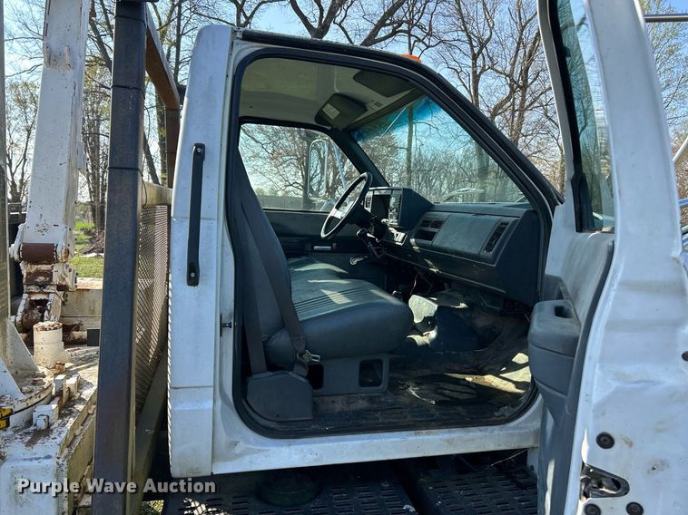 image for item EK2828 1999 Chevrolet C5500 flatbed truck