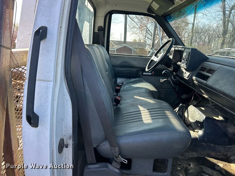 image for item EK2828 1999 Chevrolet C5500 flatbed truck