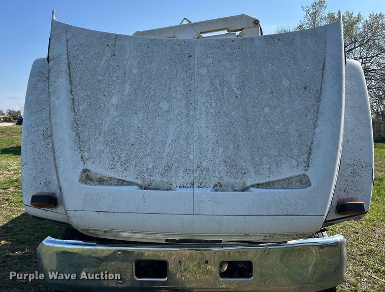 image for item EK2828 1999 Chevrolet C5500 flatbed truck