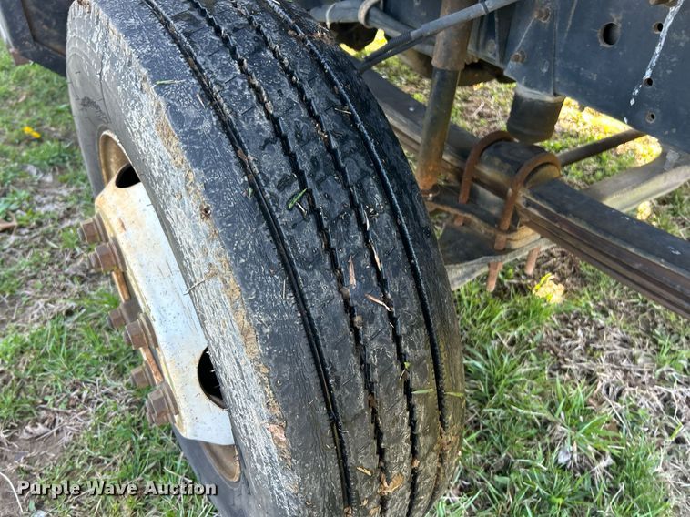 image for item EK2828 1999 Chevrolet C5500 flatbed truck