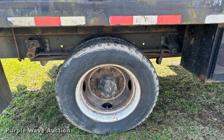 image for item EK2828 1999 Chevrolet C5500 flatbed truck