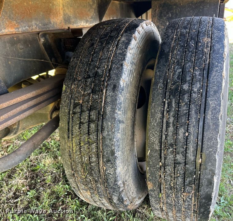 image for item EK2828 1999 Chevrolet C5500 flatbed truck