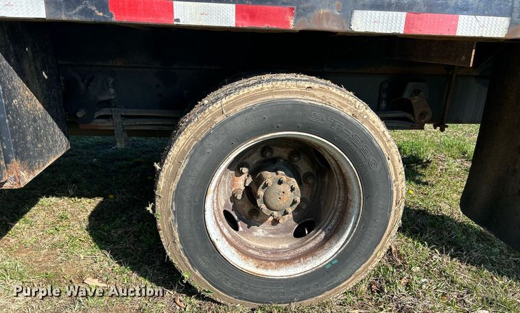 image for item EK2828 1999 Chevrolet C5500 flatbed truck