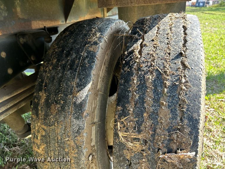 image for item EK2828 1999 Chevrolet C5500 flatbed truck