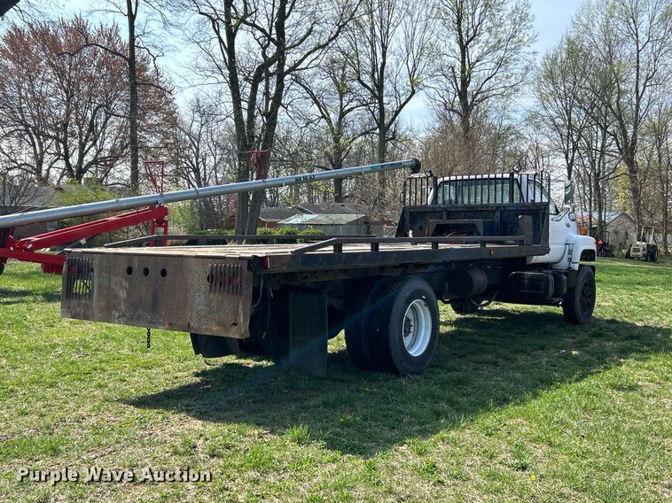 image for item EK2830 1992 GMC TopKick flatbed truck