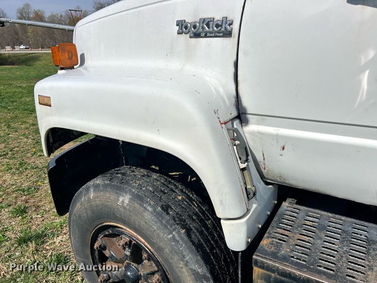 image for item EK2830 1992 GMC TopKick flatbed truck