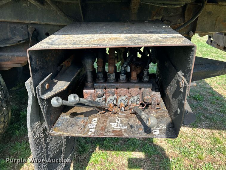 image for item EK2830 1992 GMC TopKick flatbed truck