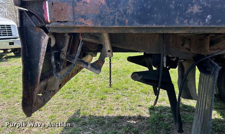 image for item EK2830 1992 GMC TopKick flatbed truck