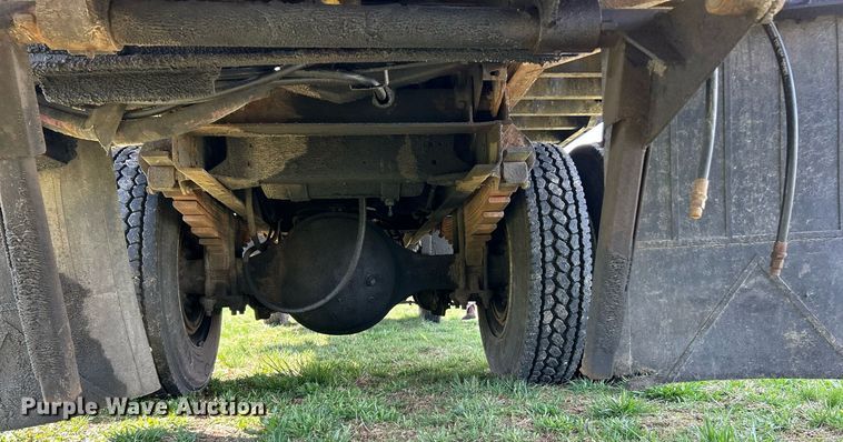 image for item EK2830 1992 GMC TopKick flatbed truck