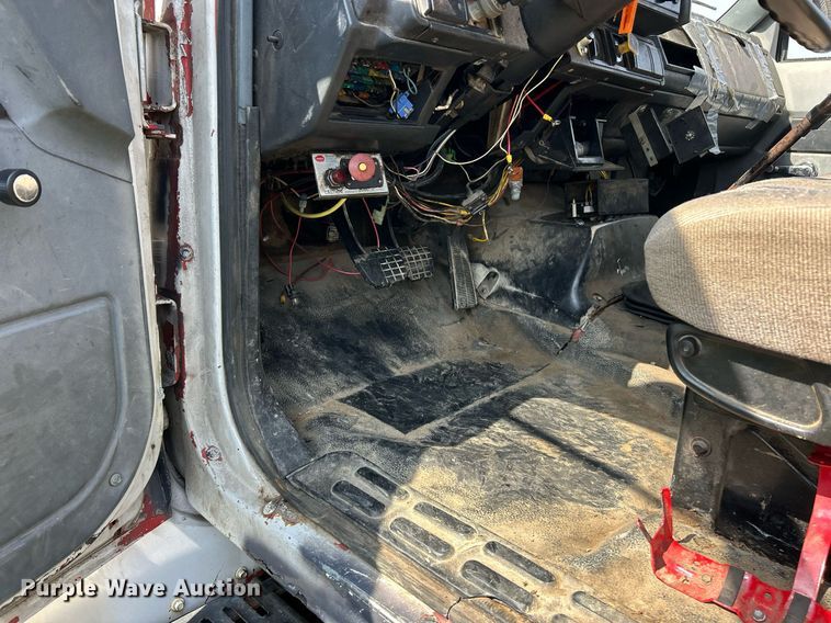 image for item EK2830 1992 GMC TopKick flatbed truck