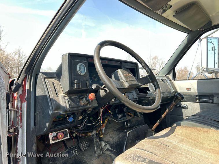 image for item EK2830 1992 GMC TopKick flatbed truck