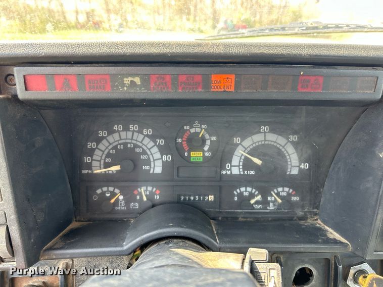 image for item EK2830 1992 GMC TopKick flatbed truck