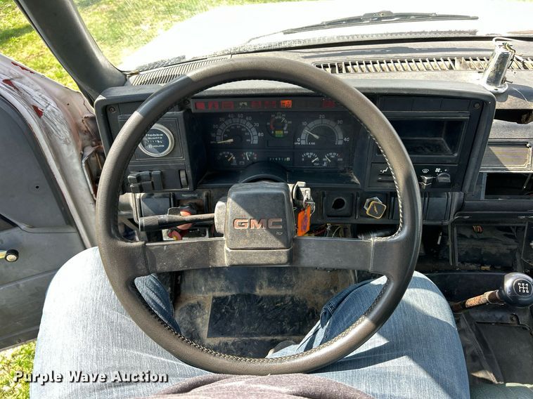 image for item EK2830 1992 GMC TopKick flatbed truck