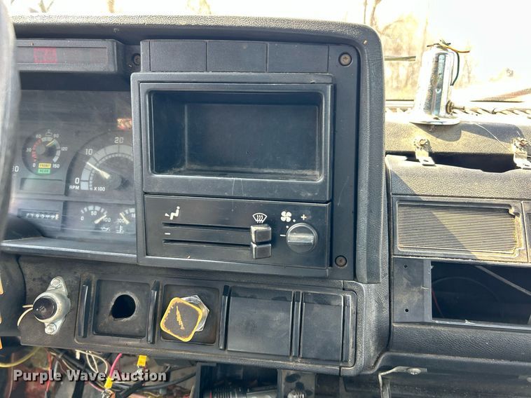 image for item EK2830 1992 GMC TopKick flatbed truck