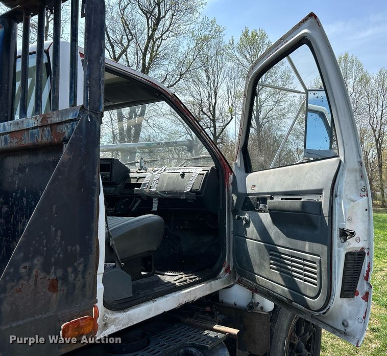 image for item EK2830 1992 GMC TopKick flatbed truck