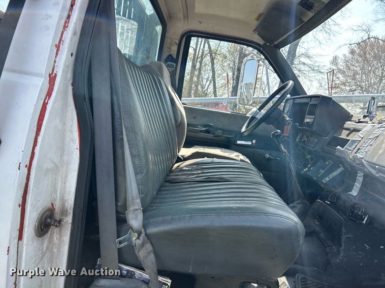 image for item EK2830 1992 GMC TopKick flatbed truck