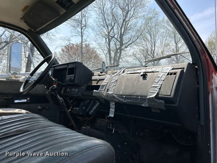 image for item EK2830 1992 GMC TopKick flatbed truck