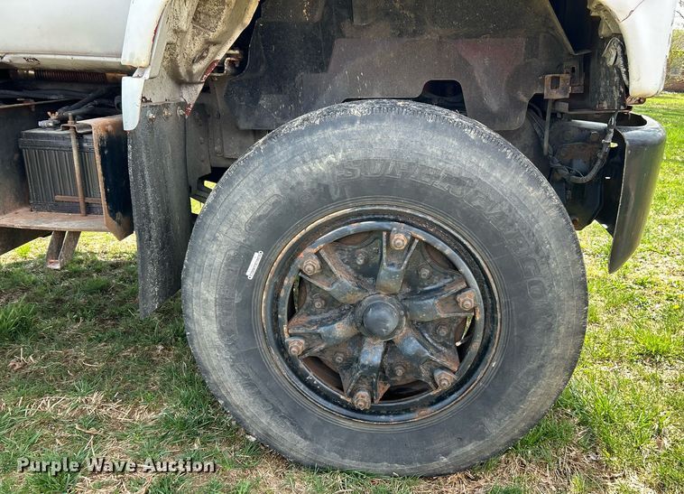 image for item EK2830 1992 GMC TopKick flatbed truck