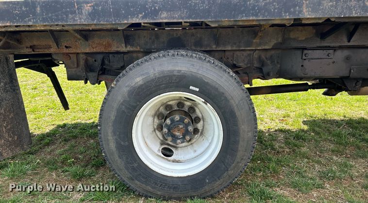 image for item EK2830 1992 GMC TopKick flatbed truck